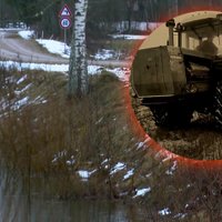 Traģēdija Praulienā: kāpēc no grāvī iebraukuša traktora kabīnes neizdevās izglābt cilvēku