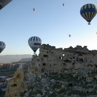 Turcijas brīnumainākais reģions – gaisa balonu un alu zeme Kapadokija