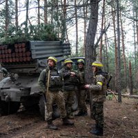 Okupanti cenšas aplenkt ukraiņus pie Vuhledaras; smagas kaujas pie Pavlivkas