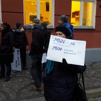 Pie Saeimas piketē pret mikrouzņēmumu nodokļa likvidēšanu. Video tiešraide