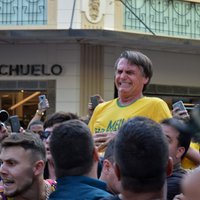 Brazīlijā nopietni sadur populārāko prezidenta kandidātu