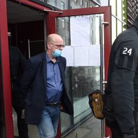 Tiesa patur apcietinājumā Saeimas deputātu Ādamsonu