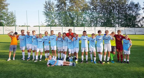 'Riga' akadēmija turpina uzņemt bērnus un jauniešus bezmaksas treniņiem futbolā