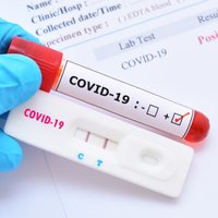 Muižniece grib mazināt Covid-19 testēšanu skolā; epidemiologs neredz iemeslu