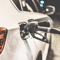 В Латвии средняя цена на бензин стала рекордно высокой