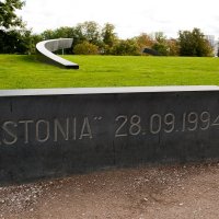 Nogrimušais prāmis 'Estonia', visticamāk, saskrējies ar zemūdeni, secina bijušais izmeklētājs