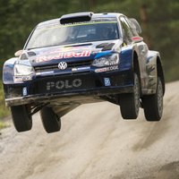 Latvala pārņem Somijas WRC rallija vadību