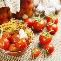 Как приготовить помидоры в томатном соке на зиму