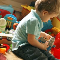 Septiņas stratēģijas cīņā par kārtības ieviešanu rotaļlietu plauktā un bērnistabā
