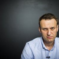 Навальный вышел из-под ареста и провел митинг в Астрахани