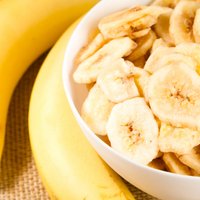 Kā banānus uzglabāt svaigus ievērojami ilgāk? 10 kārdinošas banānu receptes
