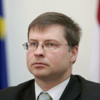 Zolitūdes traģēdijas sabiedriskā komisija sākotnēji vēlējās vēl lielākas algas, apgalvo Dombrovskis