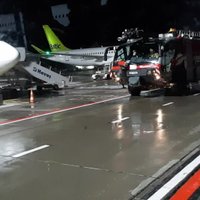 ВИДЕО: Самолет airBaltic приземлился в Риге в условиях повышенной безопасности