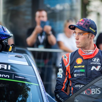 'Hyundai' WRC komanda uz trim gadiem pagarina sadarbību ar beļģu pilotu Nevilu