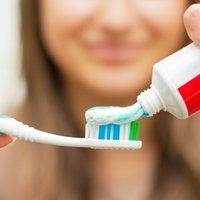 14 признаков того, что вы чистите зубы неправильно (и язык тоже!)