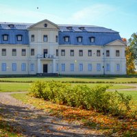 ФОТО: Живописный парк Краславского дворца, принадлежавшего графам Плятерам