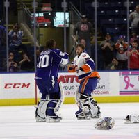 Video: Gudļevskis izkaujas AHL spēlē ar pretinieku vārtsargu