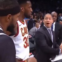Video: 'Nets' spēlētājs noklausās 'Cavaliers' apspriedi ar treneri