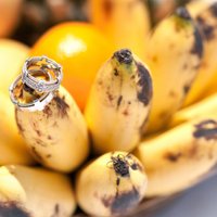 Neparasti: Kā nospodrināt sudrablietas, izmantojot banānu mizas?