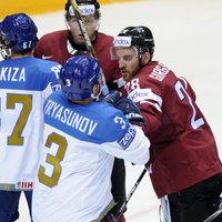 Foto: Latvijas hokeja izlases zelta vērtā uzvara pār Kazahstānu