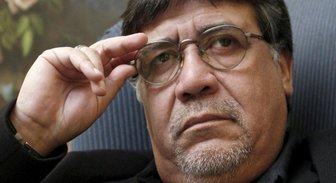 Писатель Луис Сепульведа умер от коронавируса