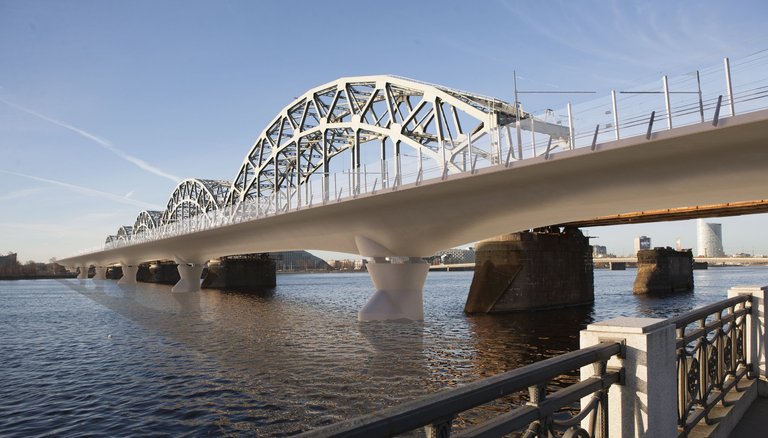 Визуализации: мост и путепроводы Rail Baltica в центре Риги обретают форму