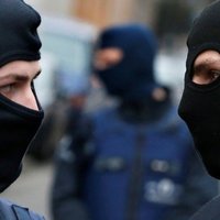 Aizdomās par terorakta plānošanu Melnkalnē aiztur 20 Serbijas pilsoņus