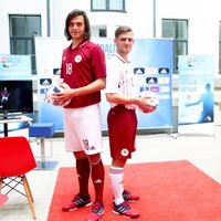 ФОТО: Представлена новая форма сборной Латвии по футболу