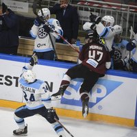 Portāls: Rīgas 'Dinamo' hokejista Mareja atlaišanas iemesls – Kovaļčuka nūjas zādzība