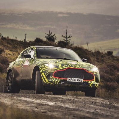 'Aston Martin' parādījis sava pirmā apvidnieka 'DBX' prototipu