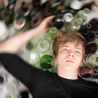 Narkoloģe dalās padomos, kas palīdzēs jauniešiem atteikties no alkohola lietošanas