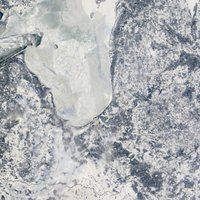 В Рижском заливе толщина льда достигает 15 см, введены ограничения судоходства