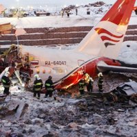 Atrastas abas Maskavā avarējušās lidmašīnas 'melnās kastes'
