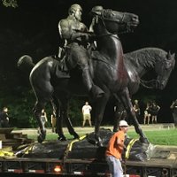В Балтиморе снесли памятники конфедератам