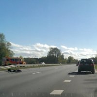 Авария на шоссе Рига — Елгава: погибли мотоциклист и мопедист