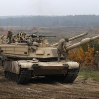 Operācija 'Atlantic Resolve': Latvijā nogādā 17 ASV tankus un bruņutransportierus