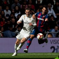 Madrides 'Real' zaudē arī 'Levante' futbolistiem un turpina neveiksmju joslu