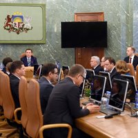 Опрос: Работу министров по выполнению бюджета латвийцы оценили на 4 балла из 10
