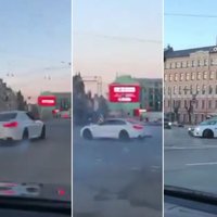 Video: Rīgā BMW no krustojuma uzsāk spolēdams, saslīd un ietriecas pretimbraucošajā