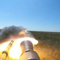 Video: Ukraina pie Azovas jūras sarīko tanku mācības