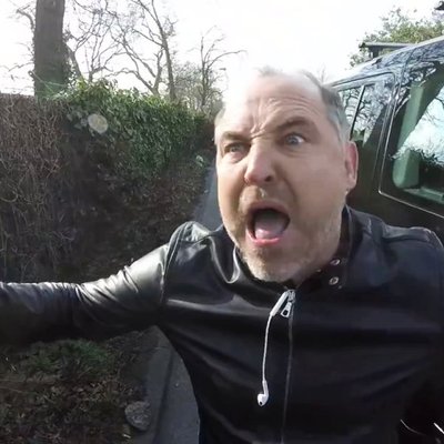 Video: Londonā autovadītājs izlamā velosipēdistu un saņem sodu