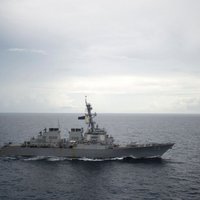 Ķīna neapmierināta ar ASV karakuģu iebraukšanu strīdus teritorijās