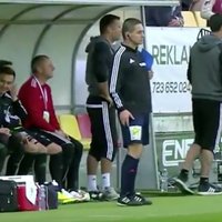 Video: Piedzērušies arbitri tiesā Čehijas futbola čempionāta spēli
