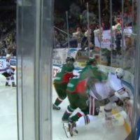 KHL soda 'Ak Bars' kapteini par rupjību pret Rīgas 'Dinamo' uzbrucēju Makmilanu