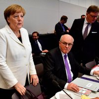 Merkele pārvēlēta kanclera amatā un devusi zvērestu