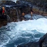 Havaju salu 'Nāves baseins' – nervus kutinoša vieta pat labiem peldētājiem