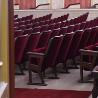 Latvijas Nacionālajā teātrī uzstādīti 803 jauni skatītāju krēsli