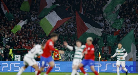UEFA soda Glāzgovas 'Celtic' par fanu atnestajiem palestīniešu karogiem