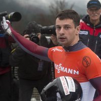 Лучший скелетонист мира Дукурс начал сезон с драматичной победы над Третьяковым