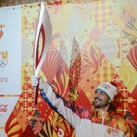 Fotoreportāža: Maskavā prezentē Soču olimpisko spēļu stafetes lāpu